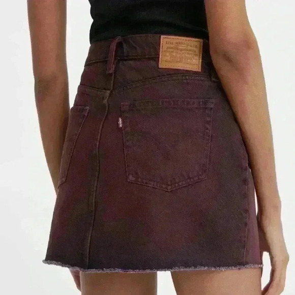 LEVI'S | Women's Cherry Cordial  Mid-rise Cotton Jean Mini Skirt - Picture 4 of 8